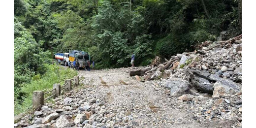 अरुणाचल में भारी बारिश का कहर, भूस्खलन से तवांग-थिंगबू मार्ग बाधित